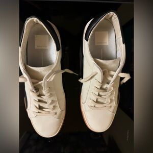 Dove Vita Tennis Shoes size 8.5 women